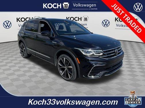Deep Black Pearl Effect 2022 Volkswagen Tiguan 2.0T SEL R-Line