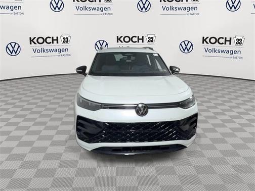 2025 Volkswagen Tiguan 2.0T SE R-Line Black