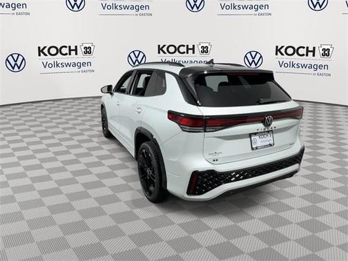 2026 Volkswagen Tiguan 2.0T SE R-Line Black