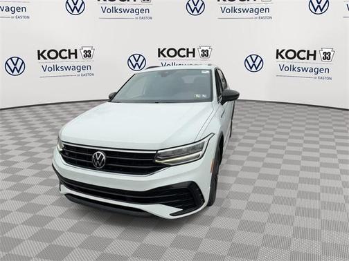 2022 Volkswagen Tiguan 2.0T SE R-Line Black