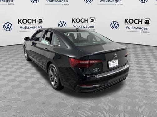 Deep Black Pearl Effect 2023 Volkswagen Jetta 1.5T SE