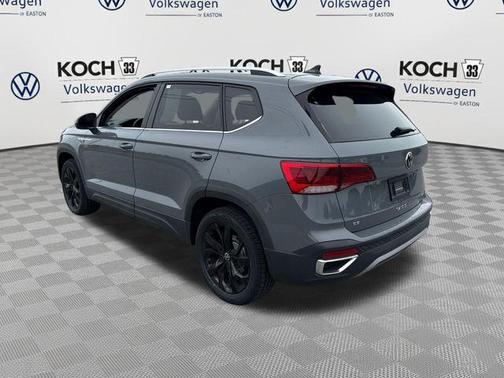 Pure Gray 2022 Volkswagen Taos 1.5T SE