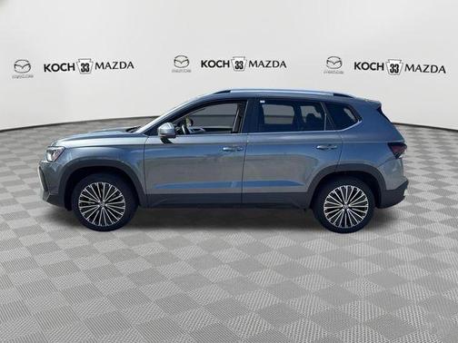 Platinum Gray Metallic 2025 Volkswagen Taos 1.5T SE