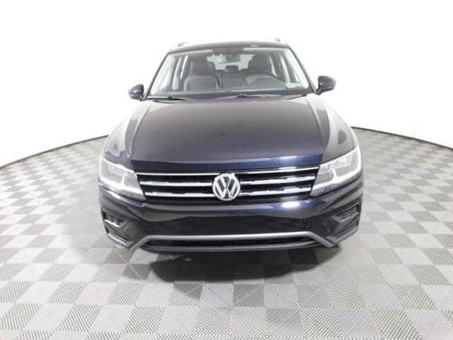 Photo 2 of 31 of 2018 Volkswagen Tiguan 2.0T SE