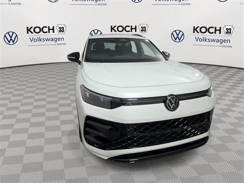 2025 Volkswagen Tiguan 2.0T SE R-Line Black