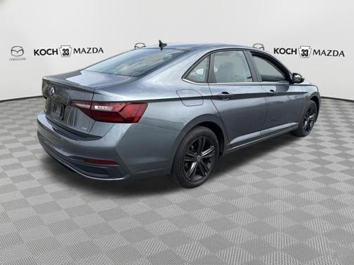 Platinum Gray Metallic 2022 Volkswagen Jetta 1.5T SE