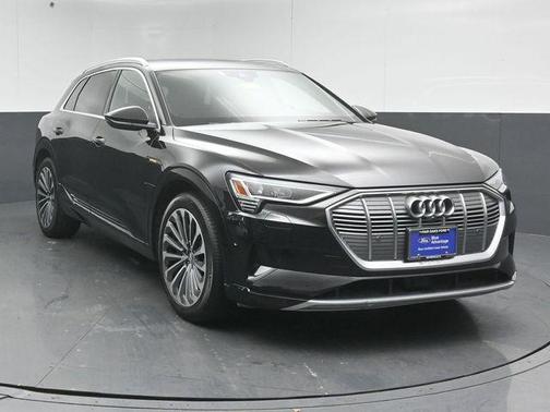 2019 Audi e-tron Prestige