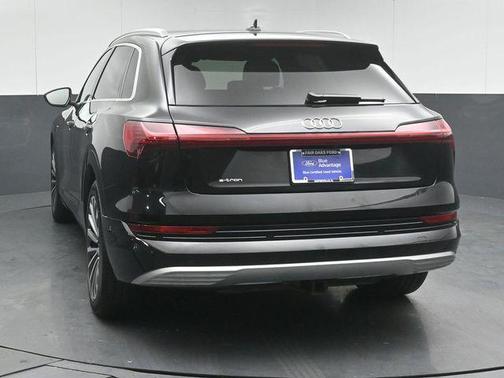 2019 Audi e-tron Prestige