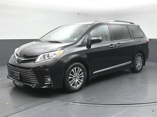 2018 Toyota Sienna XLE