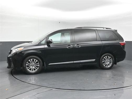 2018 Toyota Sienna XLE