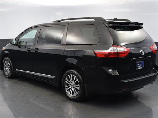 2018 Toyota Sienna XLE