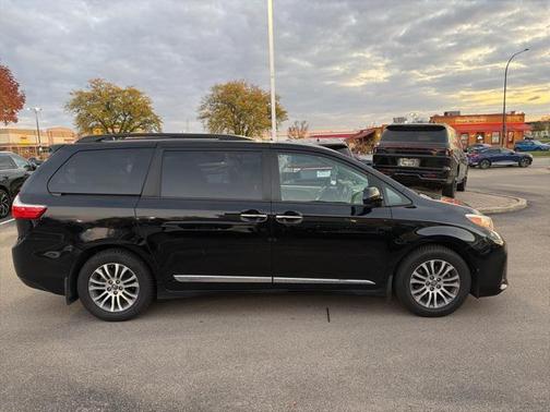 2018 Toyota Sienna XLE