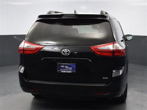 2018 Toyota Sienna XLE