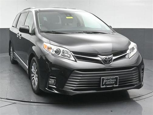 2018 Toyota Sienna XLE