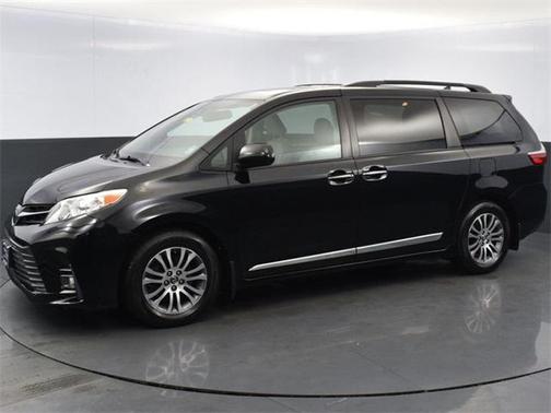 2018 Toyota Sienna XLE