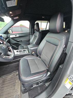 Iconic Silver Metallic 2023 Ford Explorer ST-Line
