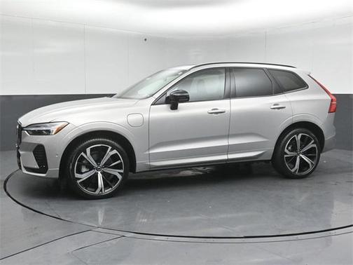2022 Volvo XC60 Recharge Plug-In Hybrid T8 R-Design