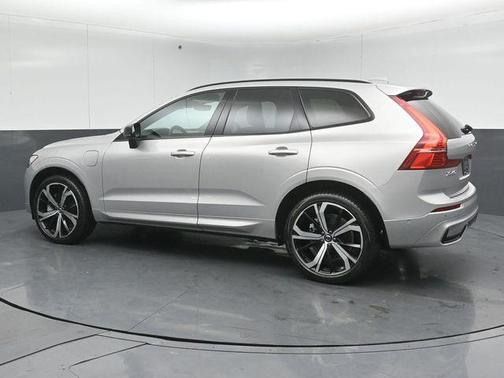 2022 Volvo XC60 Recharge Plug-In Hybrid T8 R-Design