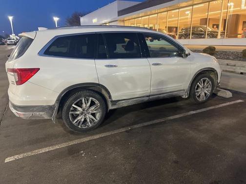 2022 Honda Pilot Touring 8-Passenger