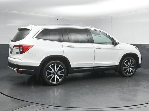 2022 Honda Pilot Touring 8-Passenger