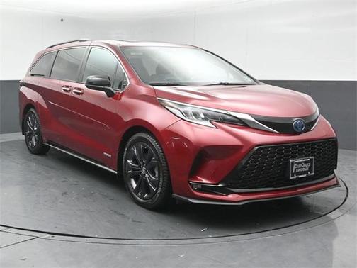 2021 Toyota Sienna XSE 7 Passenger