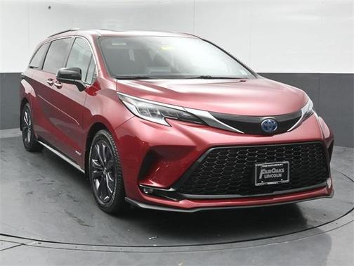 2021 Toyota Sienna XSE 7 Passenger