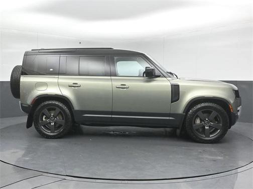 2022 Land Rover Defender SE