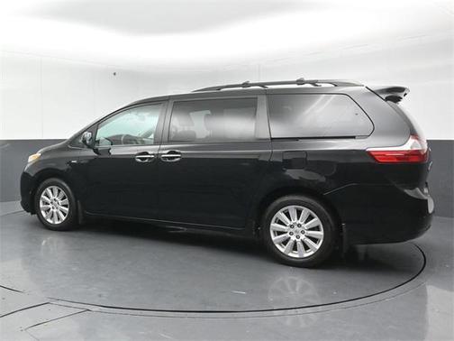 2017 Toyota Sienna XLE