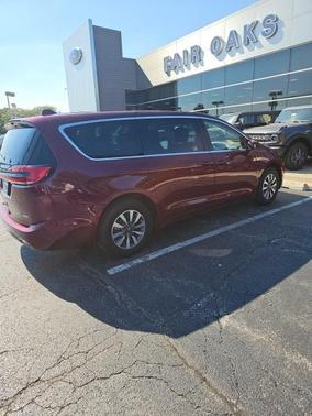 2022 Chrysler Pacifica Hybrid Touring L