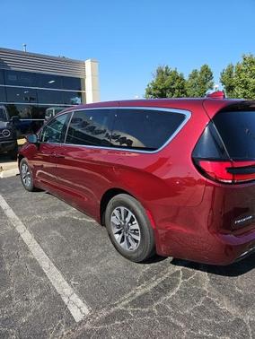 2022 Chrysler Pacifica Hybrid Touring L