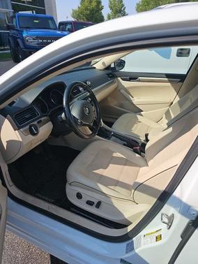 2016 Volkswagen Passat 1.8T SE