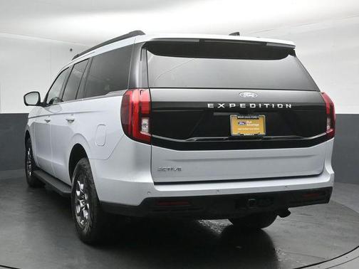 Space Silver Metallic 2025 Ford Expedition Active
