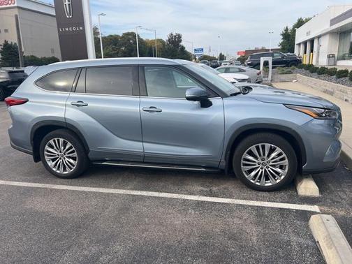 2023 Toyota Highlander Platinum