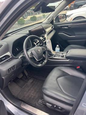2023 Toyota Highlander Platinum