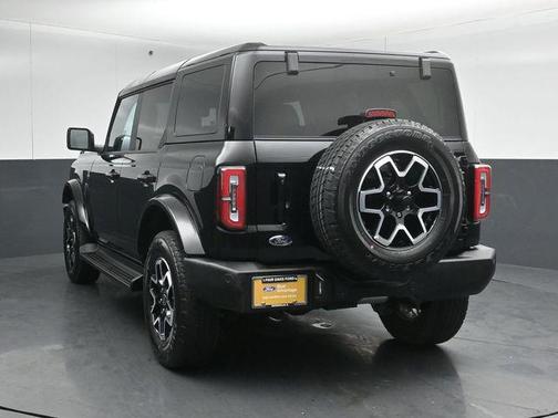 Shadow Black 2025 Ford Bronco Outer Banks