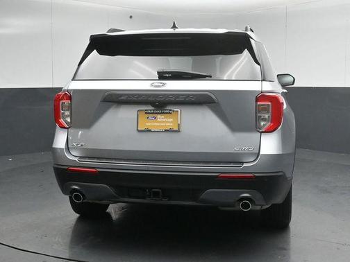 Iconic Silver Metallic 2021 Ford Explorer XLT