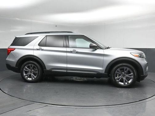 Iconic Silver Metallic 2021 Ford Explorer XLT
