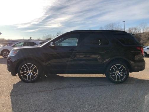 Photo 2 of 37 of 2018 Ford Explorer sport