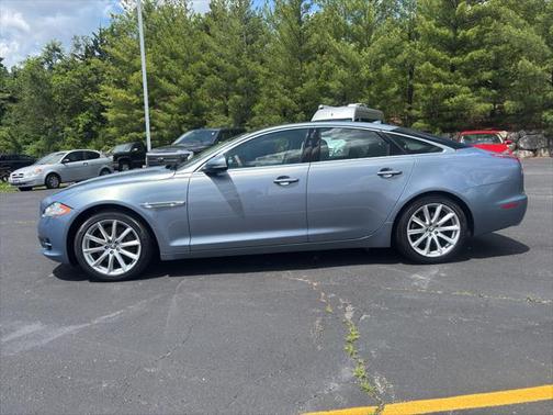 2013 Jaguar XJ Base