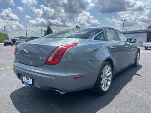2013 Jaguar XJ Base