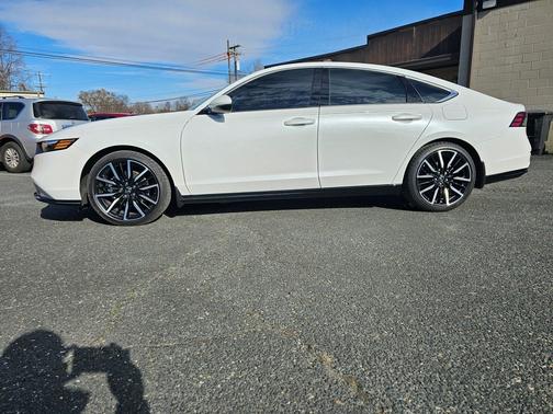 Platinum White Pearl 2024 Honda Accord Hybrid Touring Sedan
