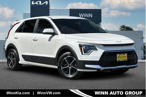 Snow White Pearl 2025 Kia Niro LX