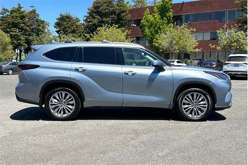 2024 Toyota Highlander Platinum