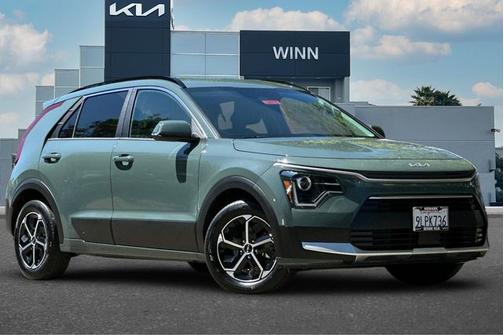 Cityscape Green 2024 Kia Niro EX