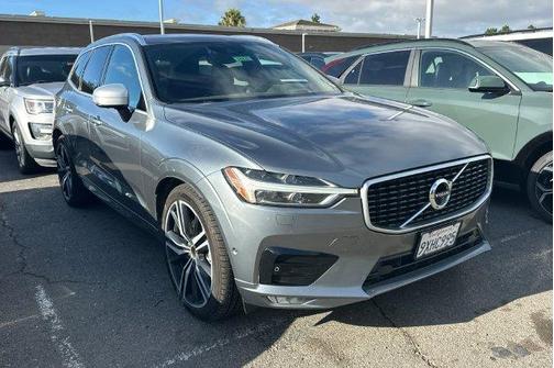 Gray Metallic 2018 Volvo XC60 T6 R-Design