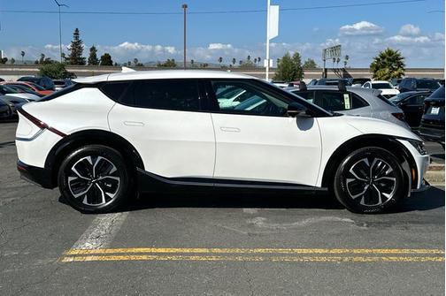 Snow White Pearl 2023 Kia EV6 Wind