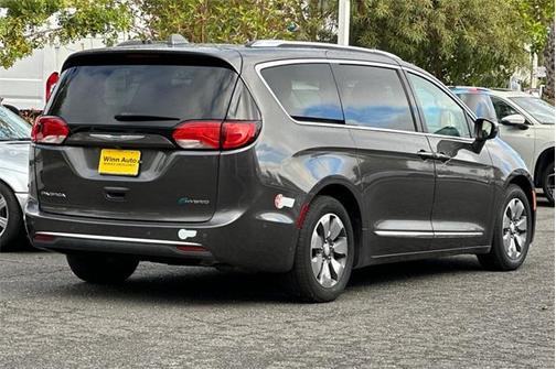 2018 Chrysler Pacifica Hybrid Limited