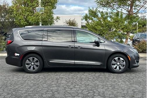 2018 Chrysler Pacifica Hybrid Limited