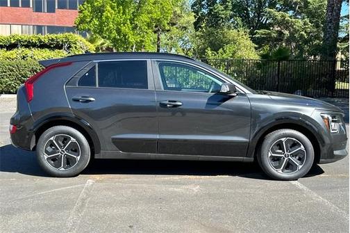 2025 Kia Niro SX