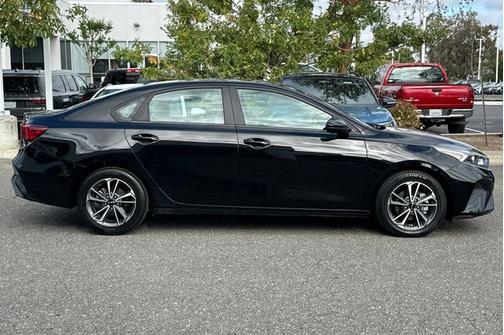 Aurora Black 2022 Kia Forte LXS